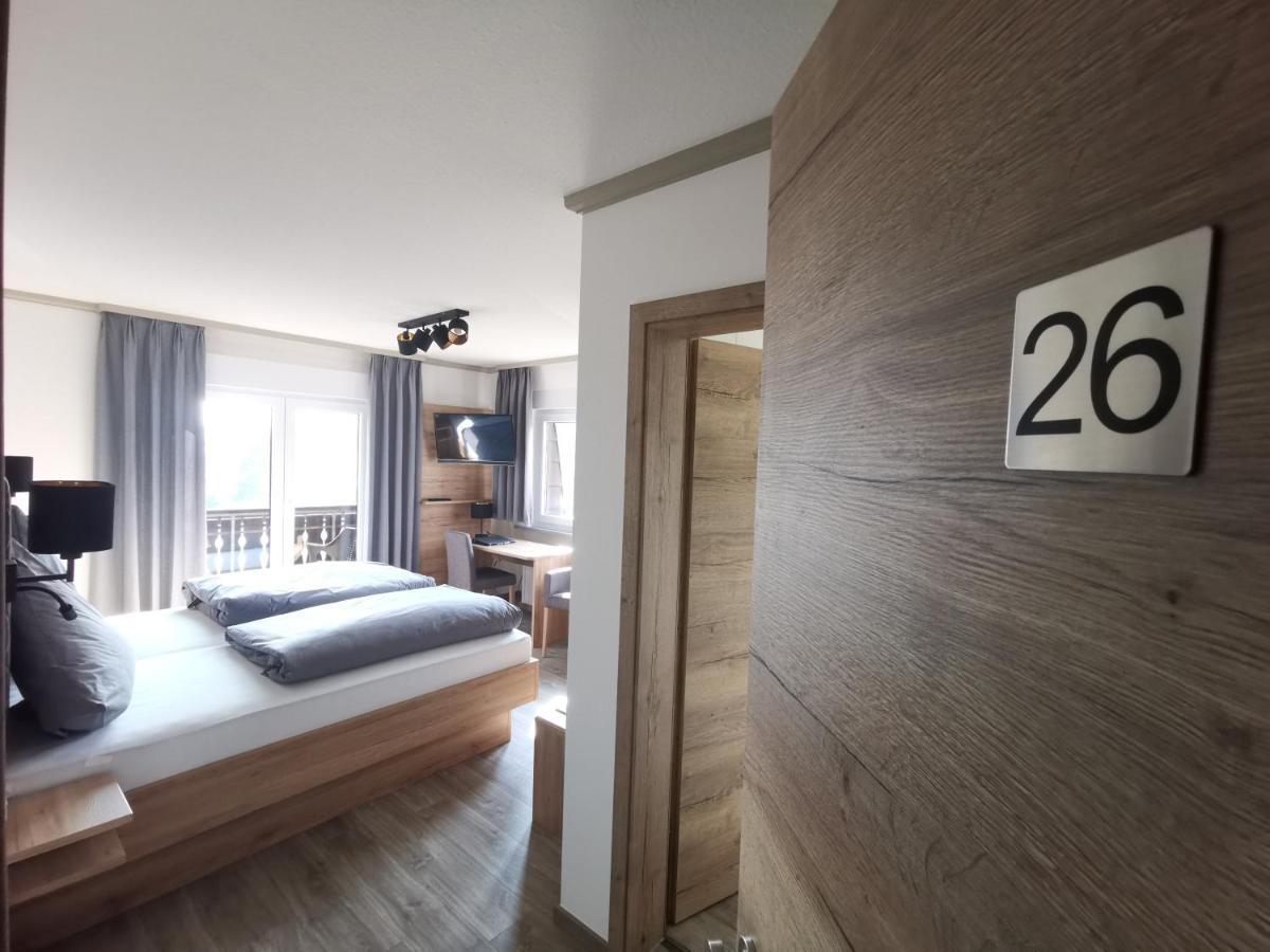 Hotel Gruener Baum Mit Restaurant & Wellness Oberzent Exteriör bild