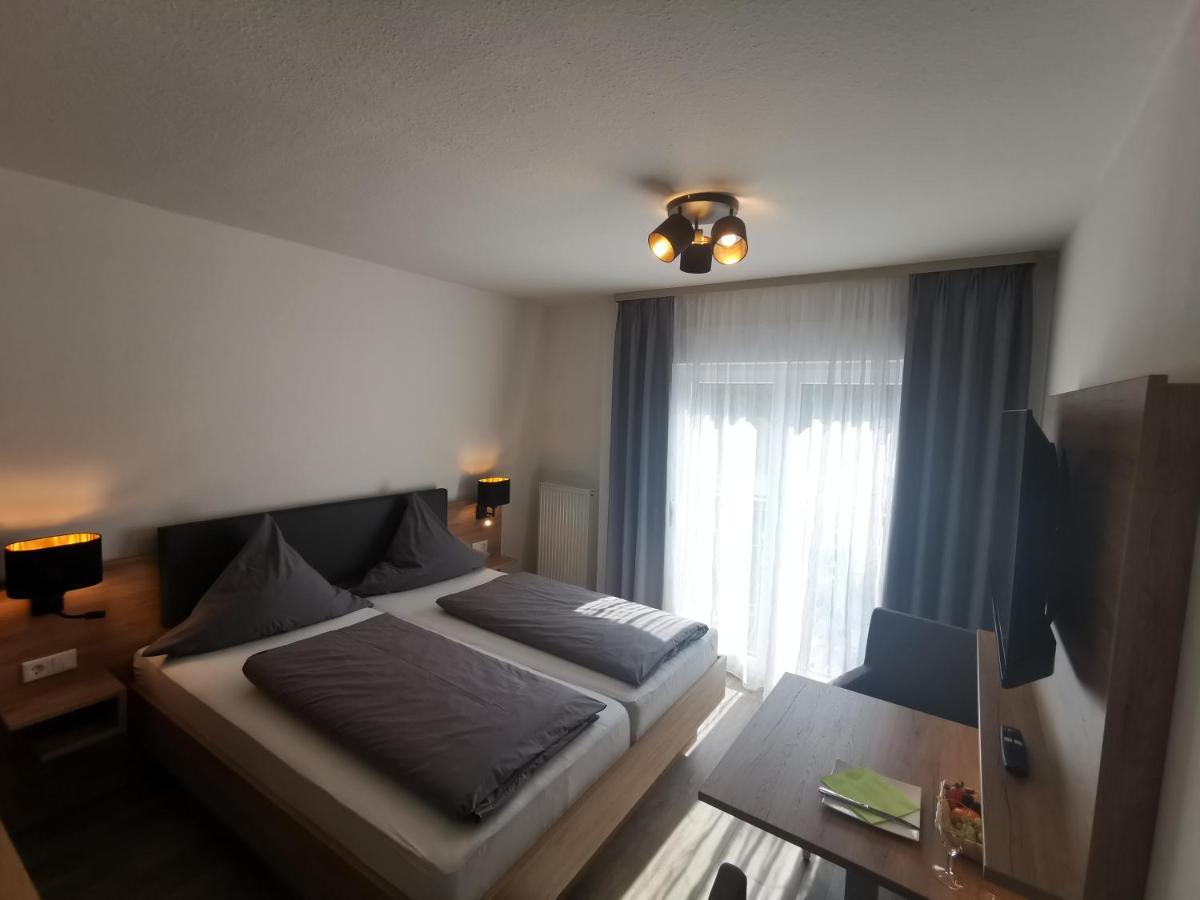 Hotel Gruener Baum Mit Restaurant & Wellness Oberzent Exteriör bild