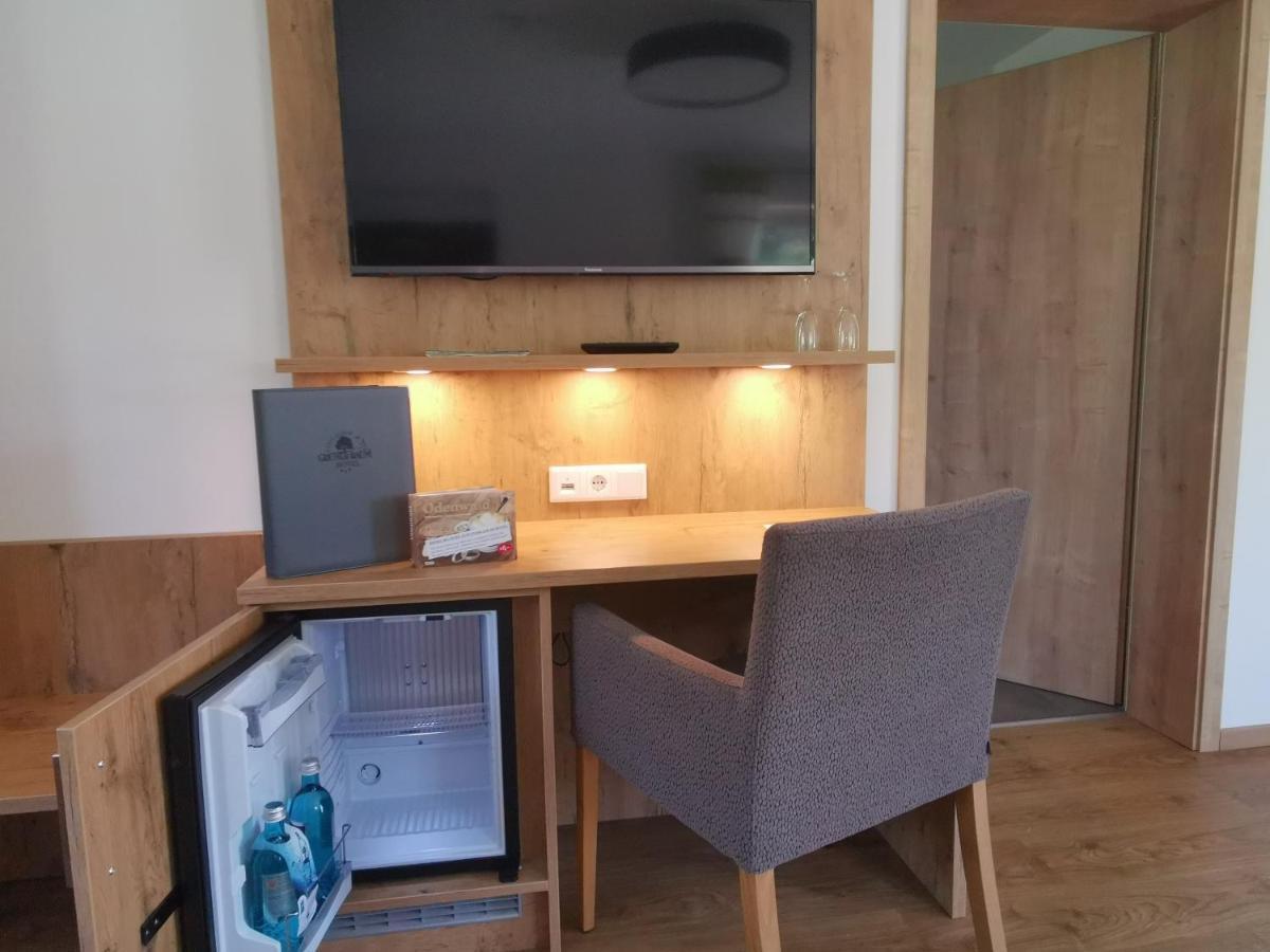 Hotel Gruener Baum Mit Restaurant & Wellness Oberzent Exteriör bild
