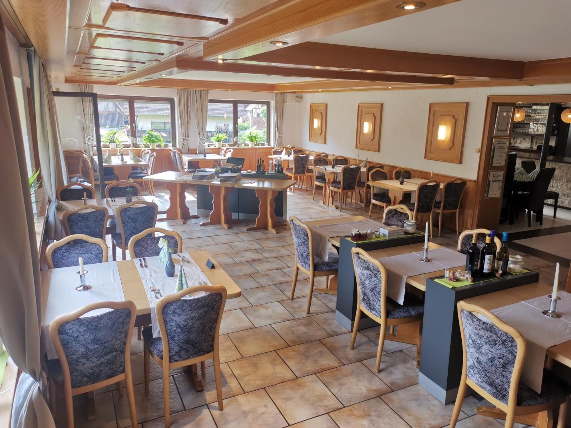 Hotel Gruener Baum Mit Restaurant & Wellness Oberzent Exteriör bild