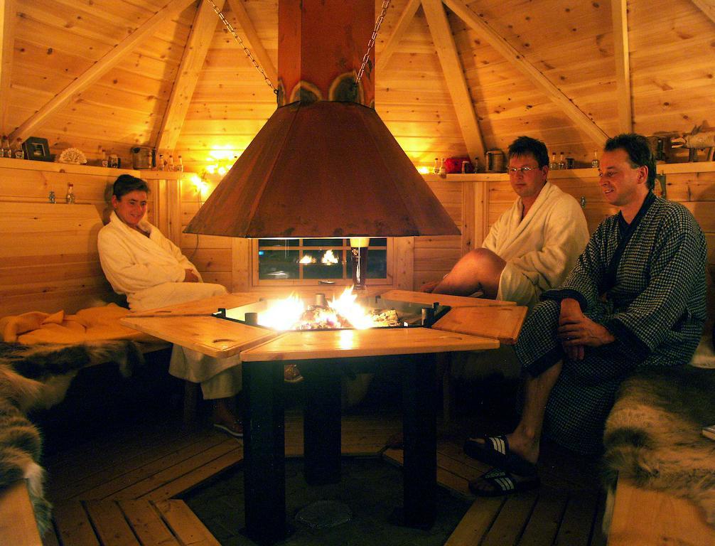 Hotel Gruener Baum Mit Restaurant & Wellness Oberzent Exteriör bild