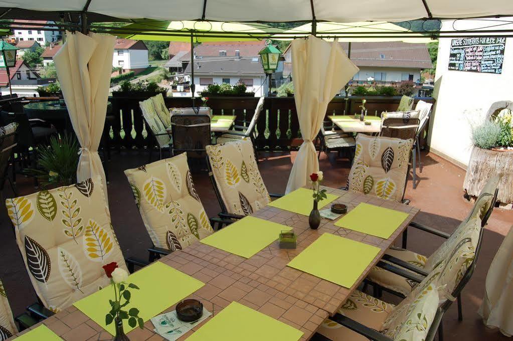 Hotel Gruener Baum Mit Restaurant & Wellness Oberzent Exteriör bild
