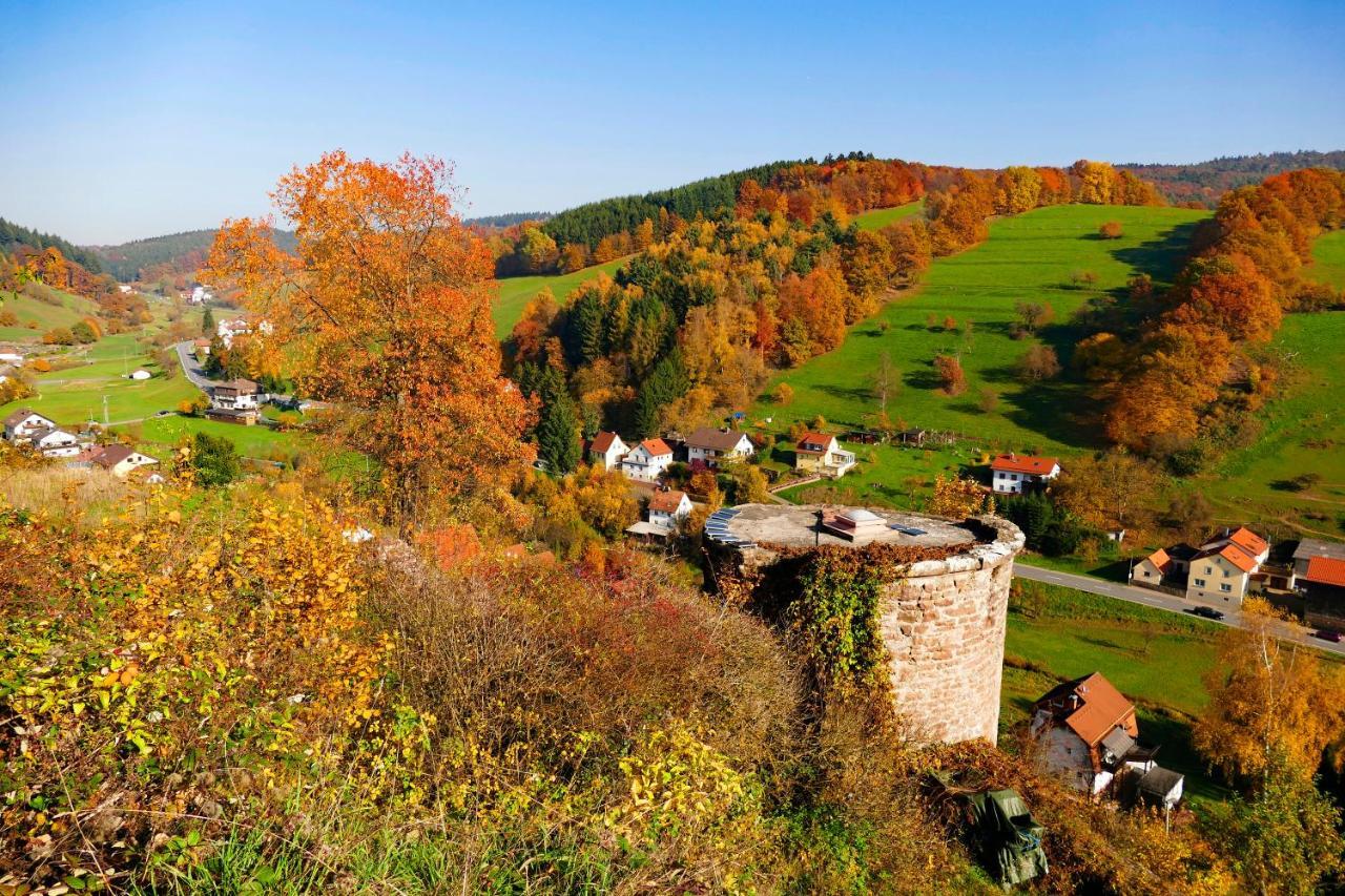 Hotel Gruener Baum Mit Restaurant & Wellness Oberzent Exteriör bild
